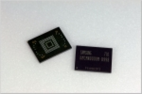 삼성전자가 개발한 초고용량 8기가바이트 모비낸드 제품  