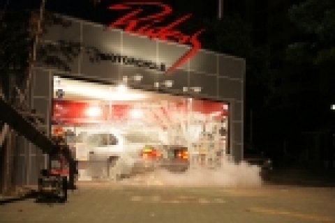 ‘쏜다’ 단 한장면을 위해 1억짜리 모터샵 제작, 최고의 퀄러티를 선보이다