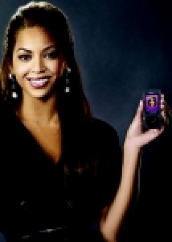 삼성전자 휴대폰이 세계적 톱스타 비욘세를 뮤직폰 글로벌 모델로 내세운다. 삼성전자는 휴대폰과 MP3플레이어가 합쳐진 독특한 디자인의 뮤직 특화폰 ‘울트라뮤직폰(F300)’ 글로벌 