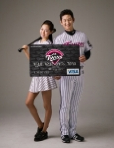 LG카드(www.lgcard.com)와 신한카드(www.shinhancard.com)는 LG트윈스와 제휴해 국내 최초의 프로야구단 제휴카드인 ‘LG트윈스 제휴카드’를 각각 출시한다