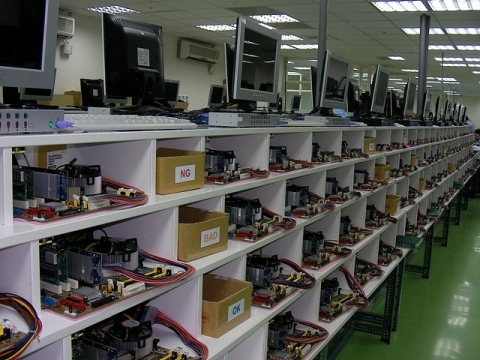 (주)디지웍스세미콘의 PC 메모리 제품 전수검사 라인 사진