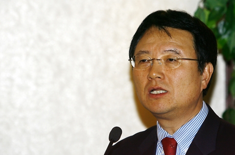 2007 세빗에서 기자간담회를 갖고 비전을 설명하고 있는 삼성전자 디지털미디어총괄 박종우 사장