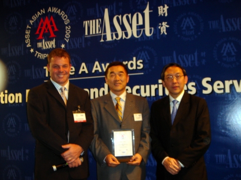 좌측부터 Tim Richardson (publishing director, The Asset Management) Jo Yee Yong (조의용 신한은행 홍콩지점장) Daniel 