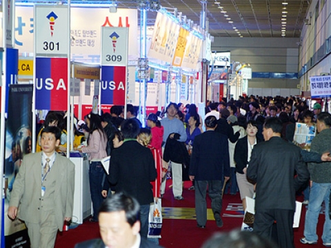 유학박람회 전시장 전경1