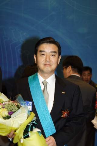 상공인의 날 영예의 금탑산업훈장을 받은 삼양사 김윤 회장
