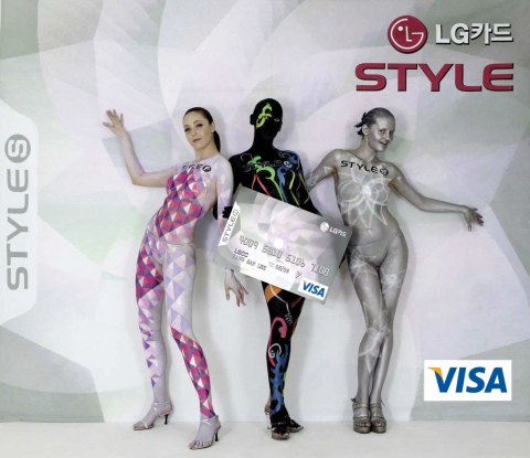 LG카드(www.lgcard.com)는 고객 선호도가 높은 쇼핑, 영화, 외식 등 특화 서비스를 업계 최고 수준으로 제공하는 ‘LG스타일(Style)카드’3종을 출시한다고 22일 