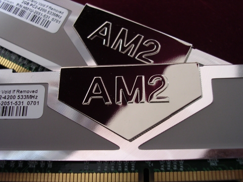 AM2가 각인된 클립을 통해 AMD에 최적화 되었음을 의미한다.