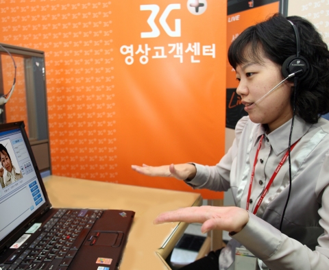 SK텔레콤(대표이사 사장 金信培, www.sktelecom.com)은 청각장애인 고객을 대상으로 영상통화를 이용하여 수화로 고객 문의 사항을 상담해주는 「3G+영상고객센터」서비스를