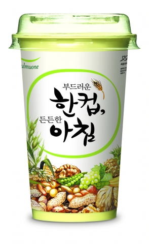 풀무원녹즙은 바쁜 아침시간 입맛이 없어 아침을 거르는 아침사양족을 위한 식사 대용식 ‘부드러운 한컵, 든든한 아침(2,200원/180g)’을 출시했다.
