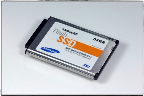 64GB 플래시 SSD (Solid State Disk)