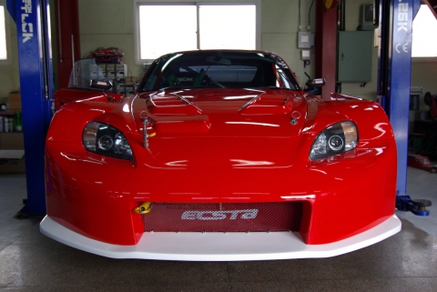 GTM 제1전 출전팀 중 하나인 "펠롭스팀"의 S2000GT카의 모습