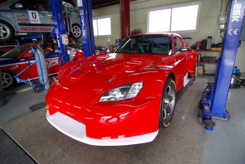 GTM 제1전 출전팀 중 하나인 "펠롭스팀"의 S2000GT카의 모습