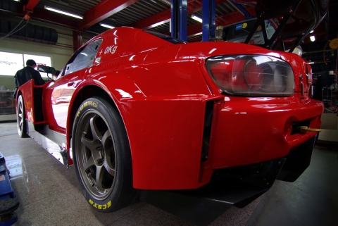 GTM 제1전 출전팀 중 하나인 "펠롭스팀"의 S2000GT카의 모습