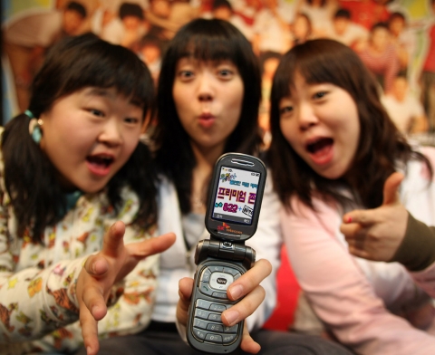 SK텔레콤(사장 金信培, www.sktelecom.com)이 개그, 드라마, 댄스 등 3가지 장르에 대해 PCC(준전문가제작콘텐츠) 동영상을 제공하는「프리미엄존」 서비스를 무선인터