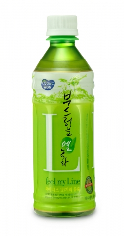 동원F&B(대표이사 김해관)는 떫은 맛을 없애 맛이 부드럽고, EGCG 성분을 강화해 체지방 감소에 도움을 주는 녹차음료 ‘부드러운 L녹차’를 출시했다.