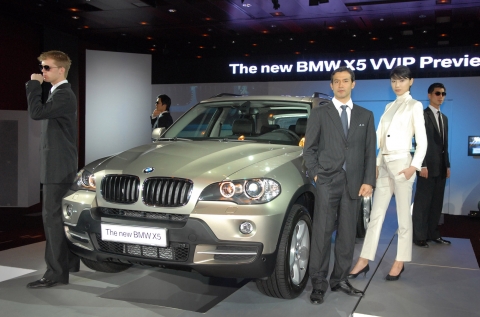 BMW 코리아는 4일 오전 서울 W호텔에서 신형 SAV 모델인 뉴 X5의 국내 출시를 기념하는 포토세션을 진행하였다. 