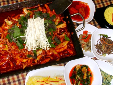  '낙지철판볶음'