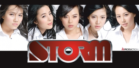 여성 5인조 파워 댄스그룹 "STORM" (왼쪽부터 정민, 예린, 정희, 라니, 다영)