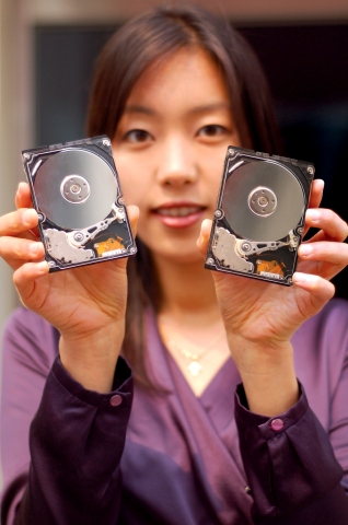 삼성전자가 업계 최초로 장당 160GB의 대용량 구현한 2.5인치 HDD 제품과 7200rpm 2.5인치 제품군 중 업계 최대 용량 200GB HDD