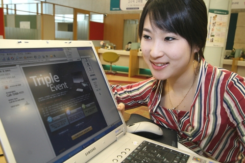 하나은행은 인터넷상품 가입고객과 전자금융 신규 고객 등 457명을 추첨하여 사은품을 제공하는 ‘전자금융 대고객 이벤트’를 4월 30일까지 실시한다.