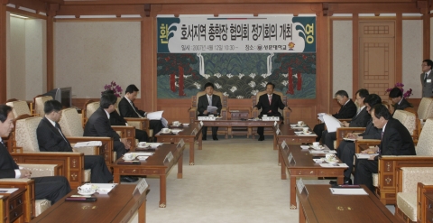 12일 선문대학교에서 열린 ‘호서지역총학장협의회’ 정기회의에 참석한 총학장들이 회의를 하고 있다.