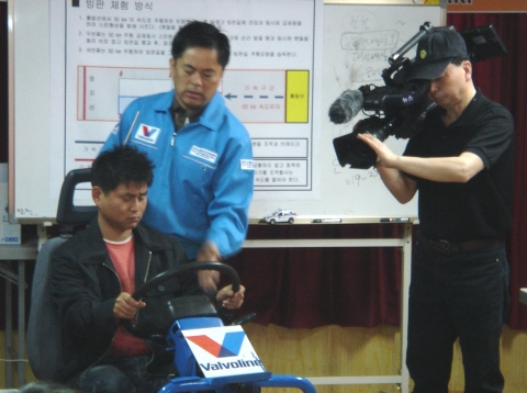 한진은 전국 택배영업소 관리자를 대상으로 15일 강원도 원주에 위치한 한국교통안전교육센터에서 ‘안전운전 체험교육’을 실시했다