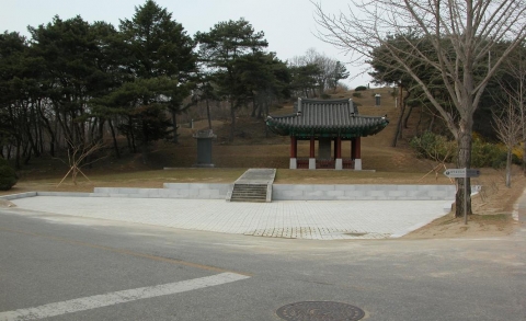 이충무공신도비 주변정비 후 전경
