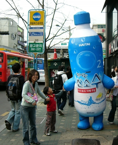 해태음료는 ‘나른한 봄, 춘곤증! 산소수로 날려버리자!’라는 테마 아래 수도권을 중심으로 지난 4월 17일(화)부터 19일(목)까지 약 3일간 이화여대, 연세대, 한국외국어대 등의