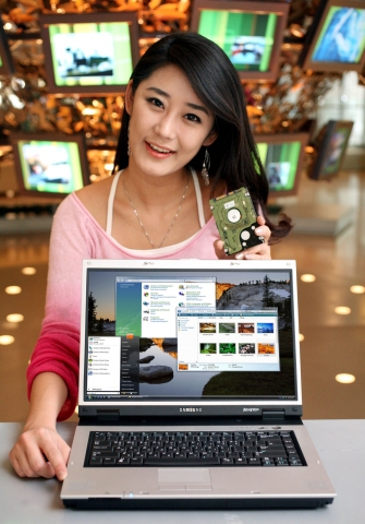 삼성전자가 업계 처음으로 하이브리드 HDD (Hybrid-HDD)를 내장한 15.4