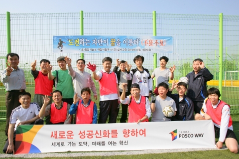 품질기술부 직원들이 교대근무후 레크리에이션 활동을 하며 즐겁고 신나는 직장 만들기에 앞장서고 있다.