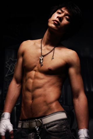 클럽뮤지컬 동키쇼에 출연중인 배우 이태용씨(27)가 KBS 2TV 인간극장에서 “친절한 태용씨”로 소개되며 한주간 시청자들의 뜨거운 관심을 받고 있다. 