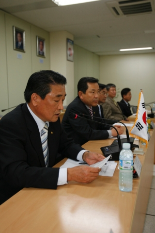 김명현 한국소방안전협회장이 교육제도 및 시공능력 평가에 대한 설명을 하고 있다.