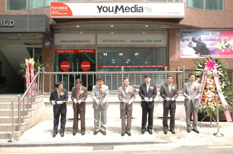 (왼쪽에서 세번 째) (주)모비엘테크 김홍수 사장, (왼쪽에서 네번 째) 한국후지제록스 김제수 영업본부장