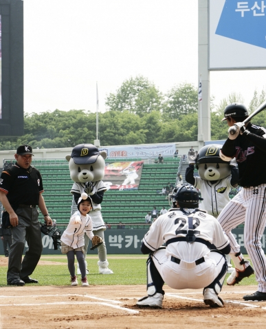 김향기 시구하는 모습