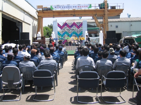 14일(월) 울산광역시 북구 연암동 (주)금봉에서 열린 음악회 장면. 
