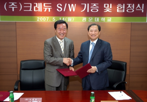 (좌측으로부터) 크레듀 김영순 대표, 광운대학교 이상철 총장
