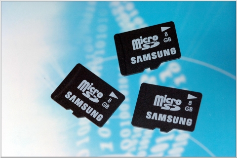 Samsung Develops Mobile Phone Memory Card with Record Storage Capacity