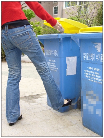 페달을 이용한 용기식 음식물쓰레기 수거함