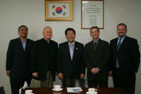 문화관광부 차관은 5월 17일 11:00, 차관실에서 Mike Morhaime(마이크 모하임) 대표(CEO)등 블리자드엔터테인먼트 고위인사들의 예방을 받았다.