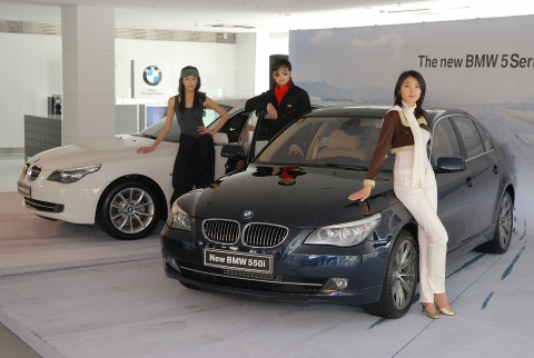 BMW 코리아는 22일 오전 BMW 삼성 전시장에서 'BMW 뉴 5시리즈'를 국내 첫 공개하였다. 