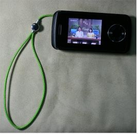 지상파 DMB 폰에 부착된 악세사리 DMB Antenna