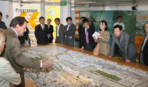 파리의 대표적 재개발사업지역인 리보고슈지역 방문한 오세훈서울시장