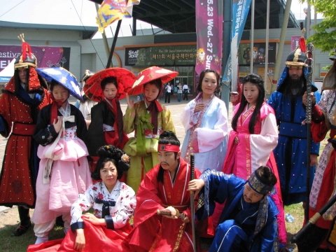 &lt;2007 청강-SICAF 전국 코스튬 플레이 페스티벌&gt;에서 참가자들이 열띤 경쟁을 하고 있다.