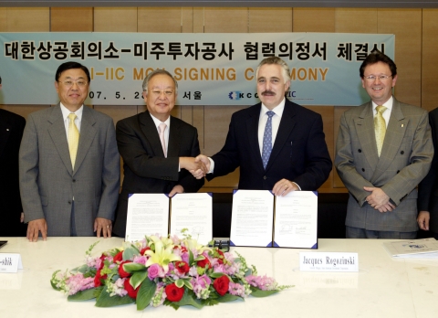 대한상공회의소와 미주투자공사(Inter-American Investment Corporation)는 28일 상의회관 챔버라운지에서 민간경제협력 활성화를 위한 업무협약(MOU)을 체