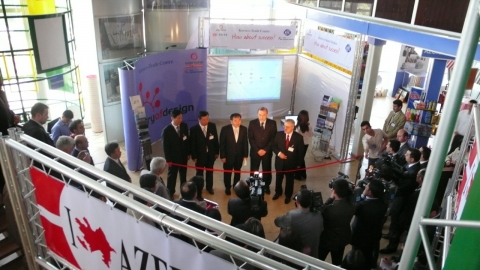  5월 14일 아제르바이잔 바쿠 비즈니스센터에서 열린 KOREA e-Trade Center 개소식 장면(왼쪽부터 장승관 한국산업기술대 격기술지원센터장, 김재하 산자부 무역정책과 사