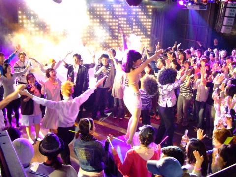 셰익스피어와 디스코의 특별한 만남- 브로드웨이 클럽 뮤지컬 ‘동키쇼' / 대학로 동키쇼 전용홀, 4월 28일 ~ 6월 30일, 문의) 시그마엔터테인먼트 02-3443-6487,