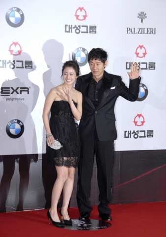 이날 여자부문 BMW 인기상은 김태희를 대신해 문근영이 수상하였다. 
