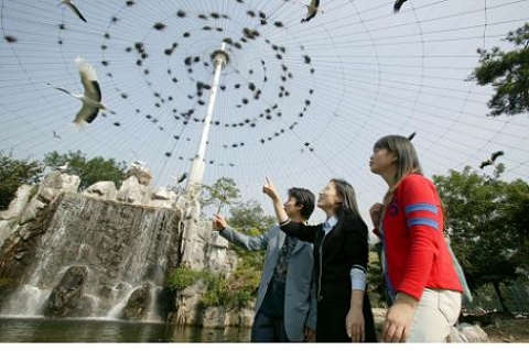 조류들을 위한 생태형 동물사로 바뀐 서울대공원 큰물새장과 황새