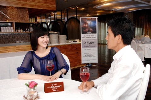 현대카드(대표 정태영, http://www.hyundaicard.com)는 플래티늄급 이상 카드 회원(the Black, the Purple, M 플래티늄, M lady 플래티늄,
