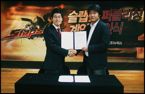 넥슨 민용재 이사(좌), 누믹스 최성욱 대표이사(우)